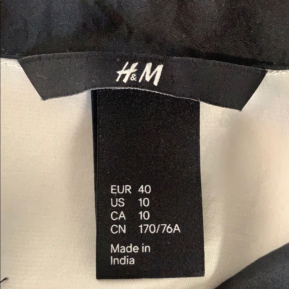 Classy off white/black blouse - Picture 3 of 3